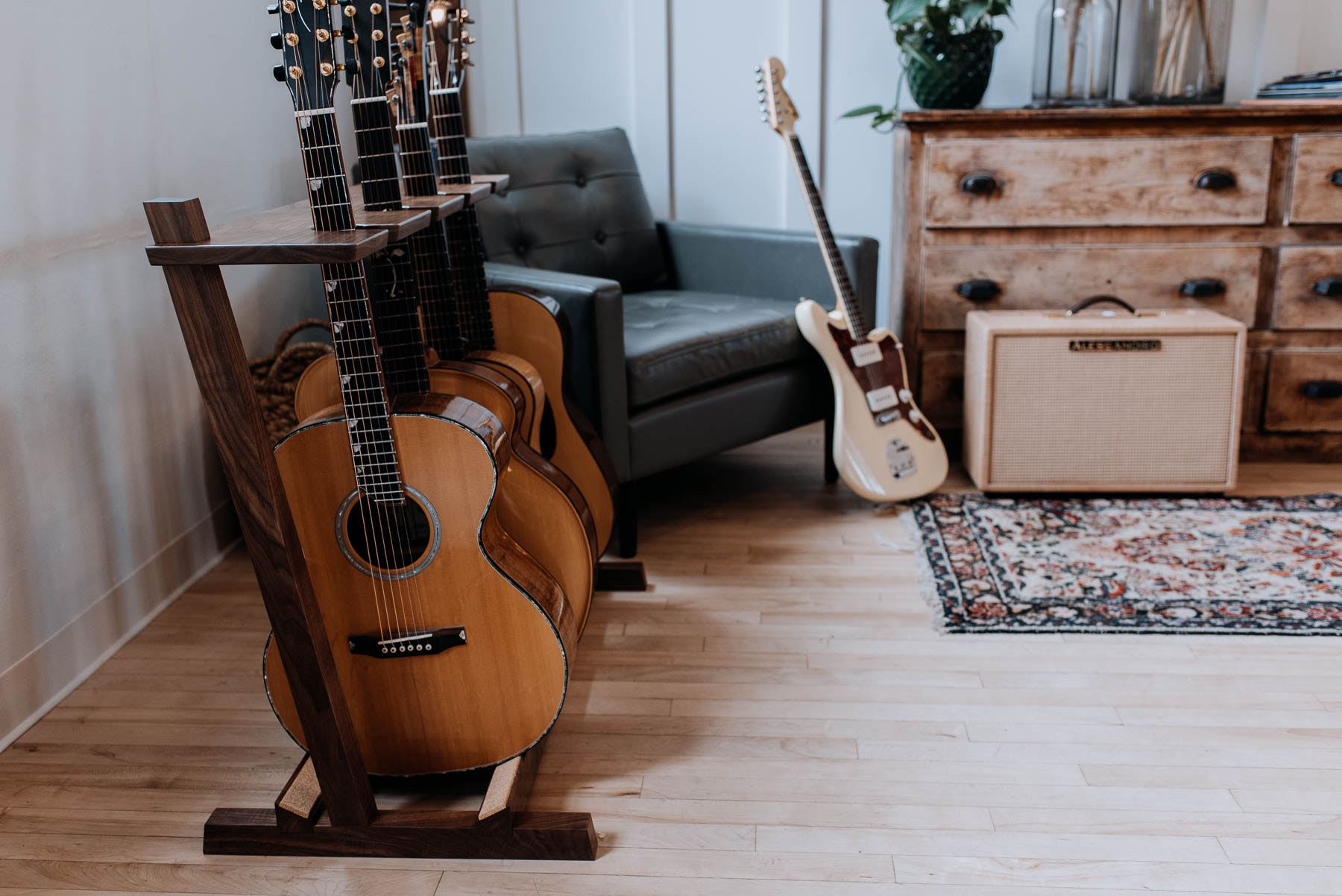 Storing guitars sales